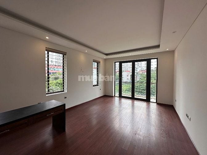 Chính chủ cho thuê biệt thự 5 tầng,thang máy tại Hoàng Quốc Việt,CG