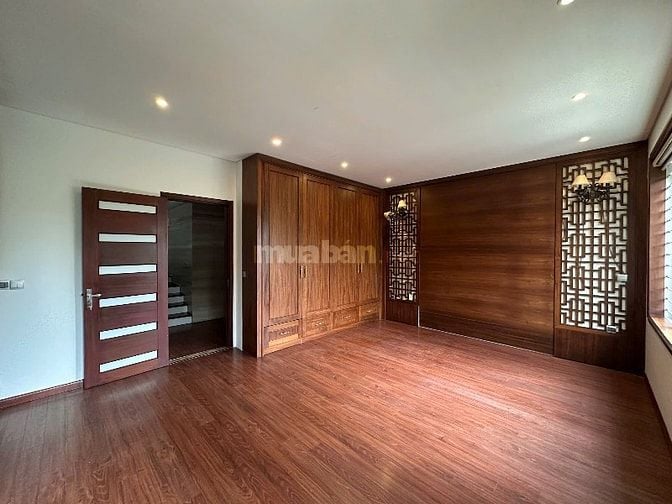 Chính chủ cho thuê biệt thự 5 tầng,thang máy tại Hoàng Quốc Việt,CG