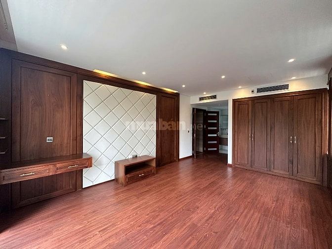 Chính chủ cho thuê biệt thự 5 tầng,thang máy tại Hoàng Quốc Việt,CG
