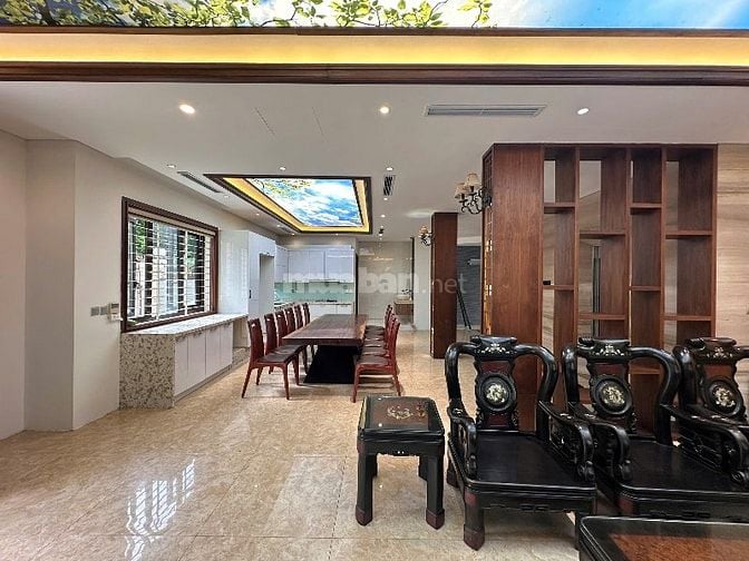 Chính chủ cho thuê biệt thự 5 tầng,thang máy tại Hoàng Quốc Việt,CG