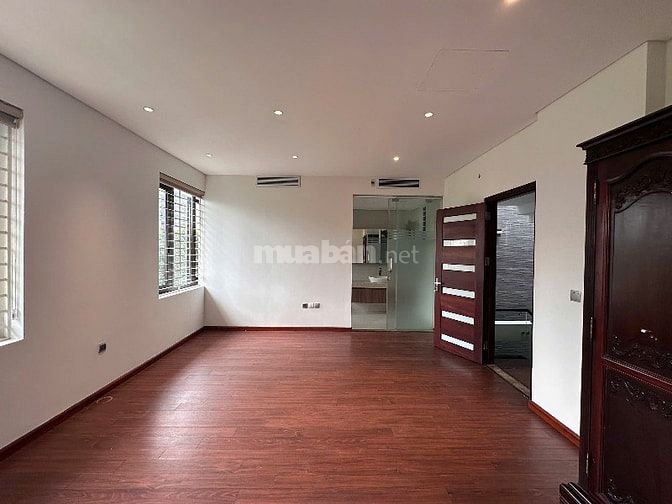 Chính chủ cho thuê biệt thự 5 tầng,thang máy tại Hoàng Quốc Việt,CG