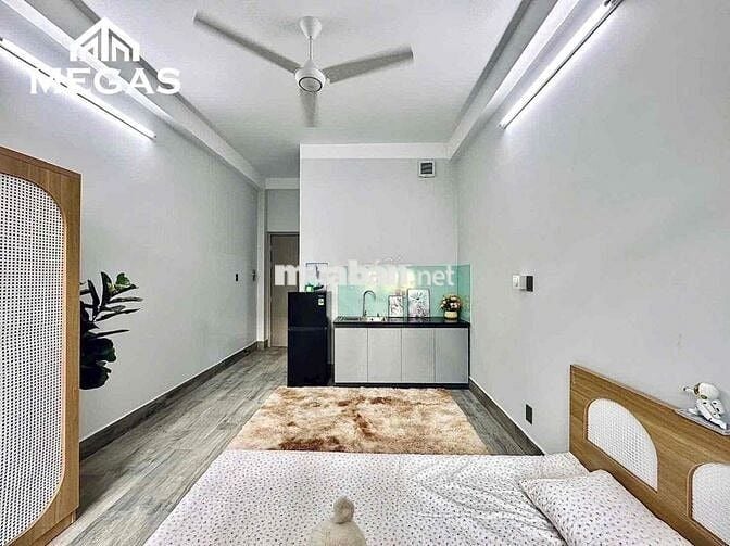 Căn hộ ban công 38m2 ngay Nguyễn Văn Đậu gần Phan Xích Long giáp Q1,3