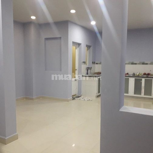 Cho thuê căn hộ lầu 4, 100m2, 3PN, 2WC, 1 balcon, 1 sân phơi, TK đẹp