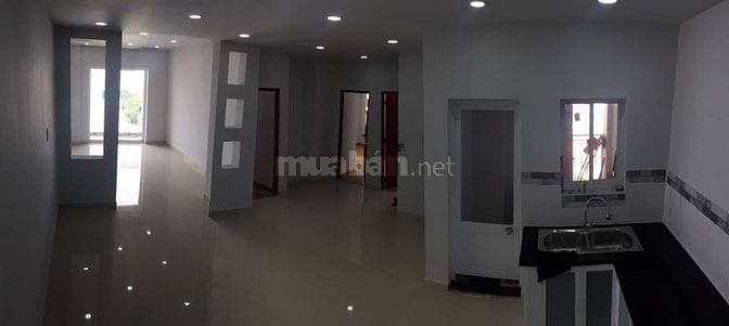 Cho thuê căn hộ lầu 4, 100m2, 3PN, 2WC, 1 balcon, 1 sân phơi, TK đẹp