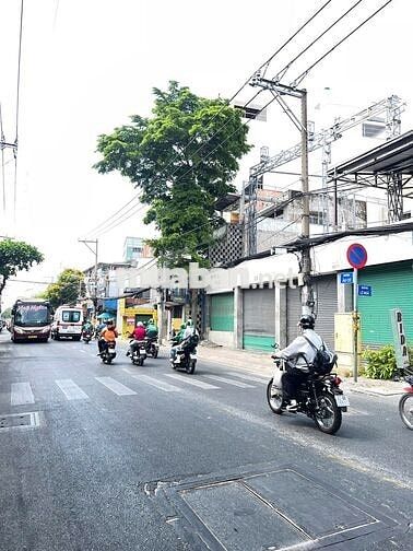 Góc 2 Mặt Tiền Đường Âu Cơ, Phường 10, Quận Tân Bình. 