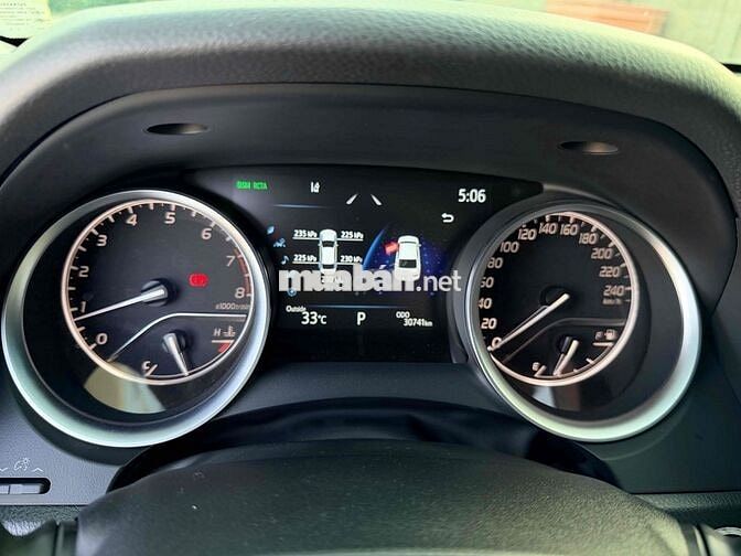 Toyota Camry 2022 2.0 Q Đen 30.000 km