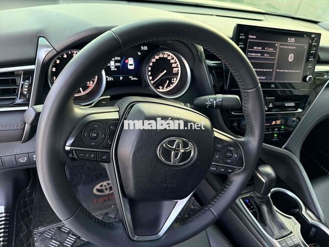 Toyota Camry 2022 2.0 Q Đen 30.000 km