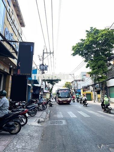 Góc 2 Mặt Tiền Đường Âu Cơ, Phường 10, Quận Tân Bình. 
