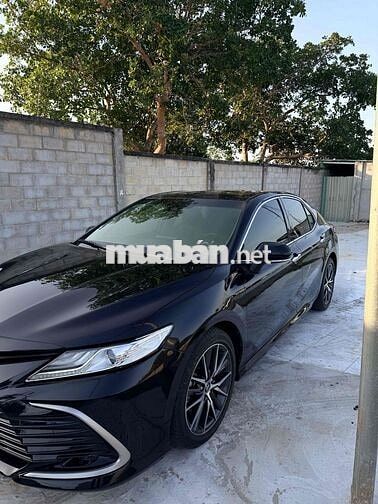 Toyota Camry 2022 2.0 Q Đen 30.000 km
