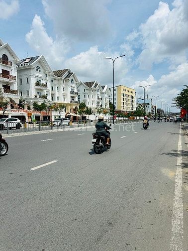BÁN CHDV NGAY ĐẠI HỌC VĂN LANG CÓ THANG MÁY 