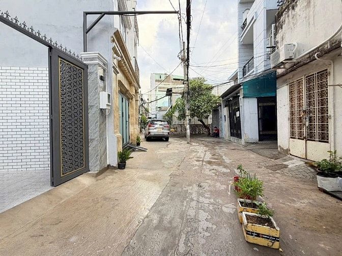 BÁN CHDV NGAY ĐẠI HỌC VĂN LANG CÓ THANG MÁY 