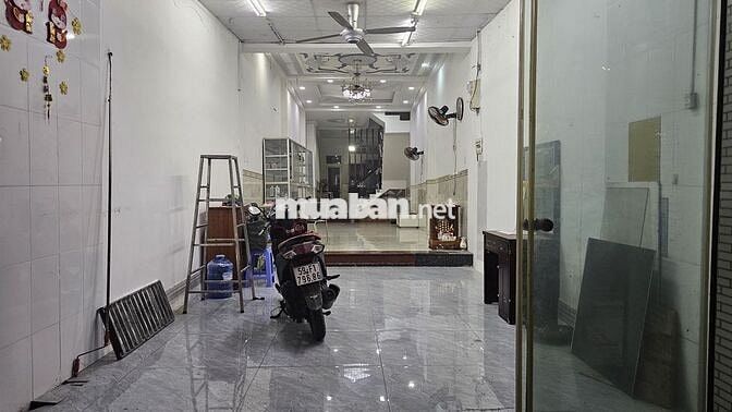 Nhà mới, mặt tiền, view sông, hướng đông thoáng mát