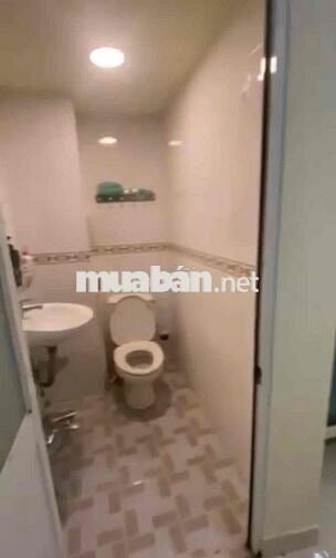 Studio Q4 đủ nội thất lưu ý ko cửa sổ