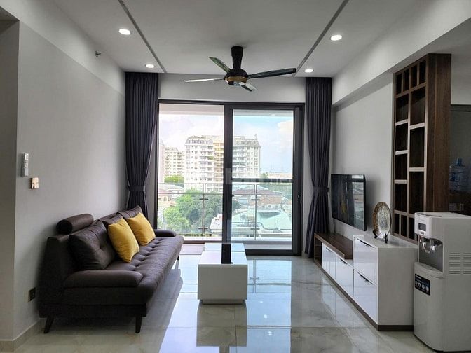 Cho thuê căn  Satra Eximland  rộng 93m2, 2p ngủ, NTCC, 17tr/th