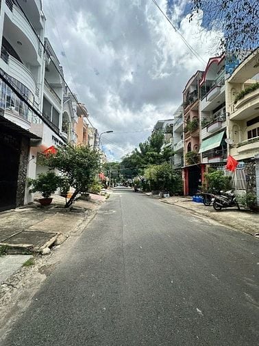 Hàng hiếm, mặt tiền đường số Chu Văn An, DT 4x18m, giáp Quận 1