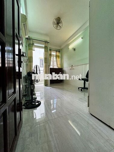 Cho thuê nhà nguyên căn Q4: Trệt + Lửng + 2 Lầu + Sân thượng