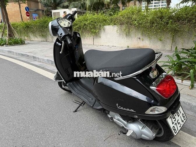 Piaggio Vespa LX 150 Đen