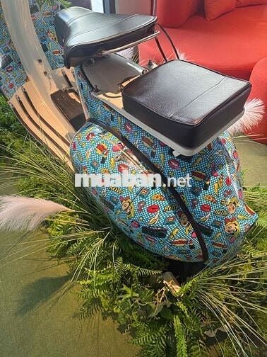 Piaggio Vespa Cổ Xanh họa tiết