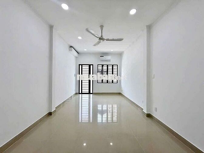 mặt bằng đẹp gần trường Đại học 