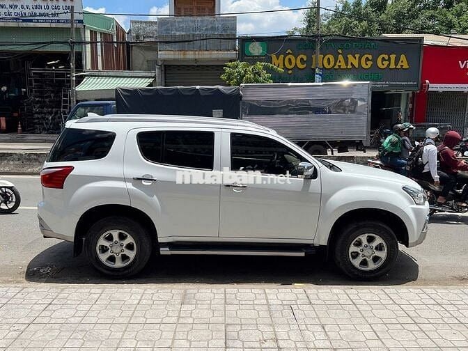 Isuzu Mu-x 2020 số sàn máy dầu, màu trắng