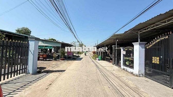 Nhà cách QL22 đúng 30m 5,3x66 nở hậu Gần Chợ Khu Công Nghiệp