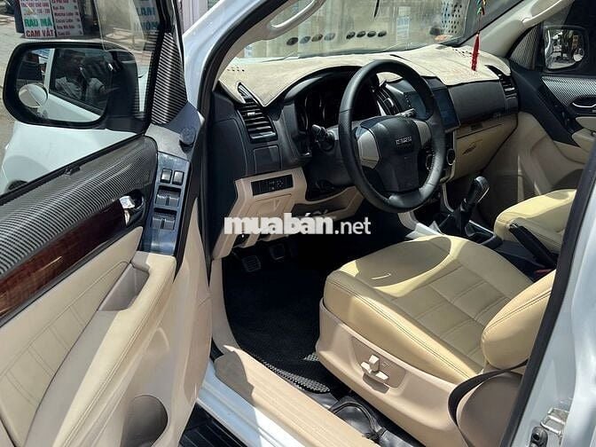 Isuzu Mu-x 2020 số sàn máy dầu, màu trắng