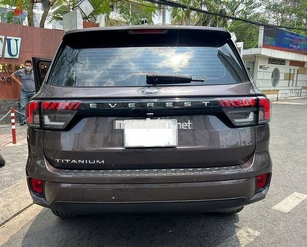 Ford Everest Titanium 2024 4x4 Nâu 33.000km