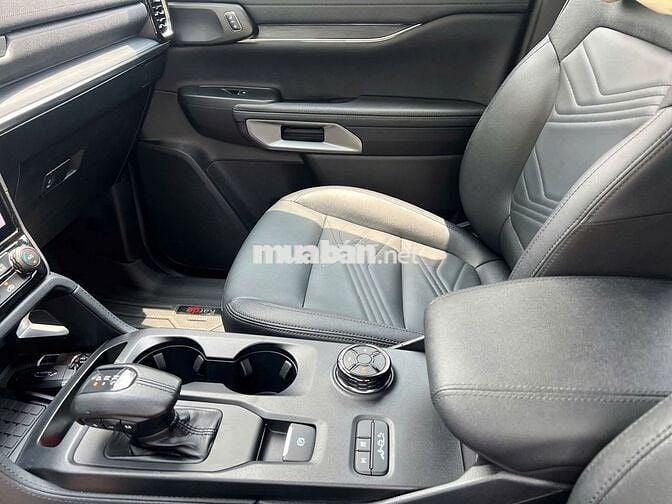 Ford Everest Titanium 2024 4x4 Nâu 33.000km