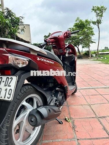Honda Vision màu Đỏ 2017 odo thấp lăn bánh 2vkm
