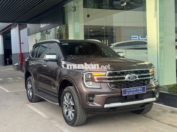 Ford Everest Titanium 2024 4x4 Nâu 33.000km