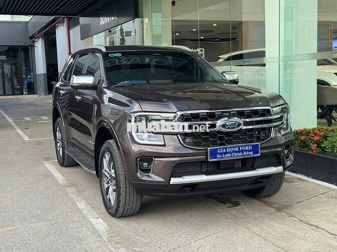 Ford Everest Titanium 2024 4x4 Nâu 33.000km