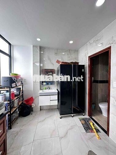 Chính chủ cần tiền bán gấp nhà mặt tiền đường 20m thuận tiện mua bán