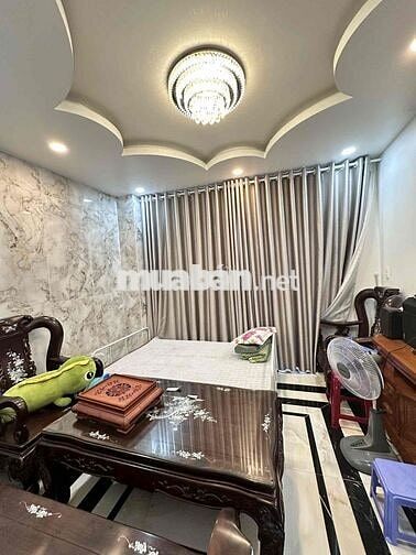 Chính chủ cần tiền bán gấp nhà mặt tiền đường 20m thuận tiện mua bán