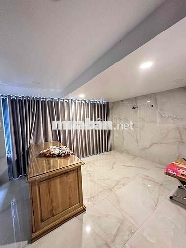 Chính chủ cần tiền bán gấp nhà mặt tiền đường 20m thuận tiện mua bán