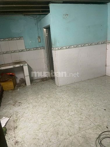 Phòng trọ gác suốt hẻm cụt cao ráo, có sẵn máy lạnh