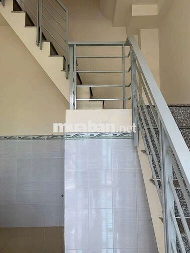 Cho thuê nhà nguyên căn 2 lầu có máy lạnh 