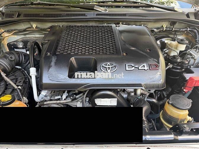 Toyota Fortuner 2015 2.4G Bạc