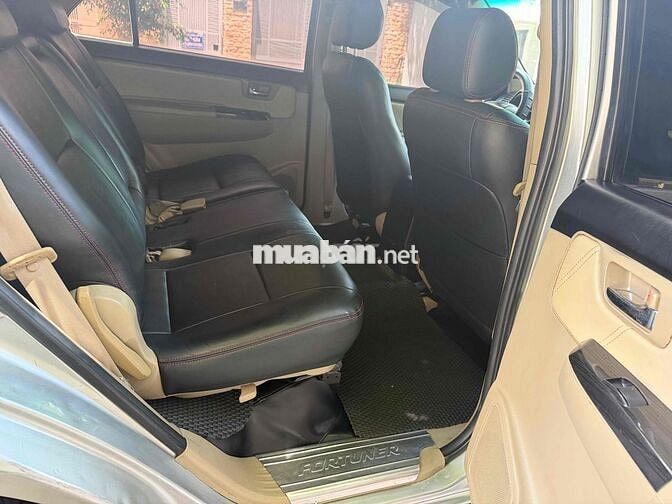 Toyota Fortuner 2015 2.4G Bạc