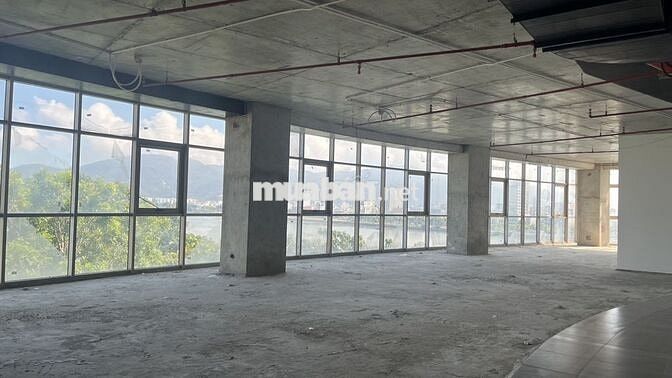 Cho thuê văn phòng mặt tiền Bạch Đằng, tòa văn phòng hạng A Đà Nẵng. 