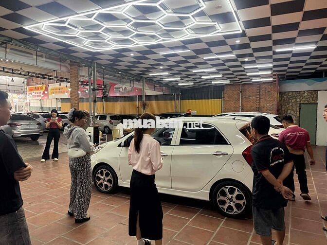 tuyển NV tư vấn bán ô tô