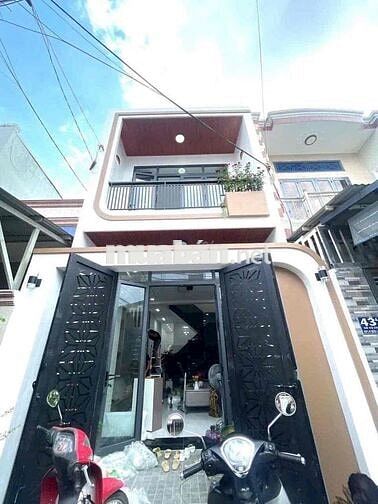 Nhà chính chủ tự xây mới, nằm cách cây xăng 75 1km, sổ sẵn công chứng