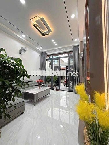 Nhà chính chủ tự xây mới, nằm cách cây xăng 75 1km, sổ sẵn công chứng
