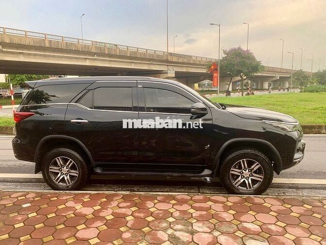 Toyota Fortuner 2021 2.4 AT Đen