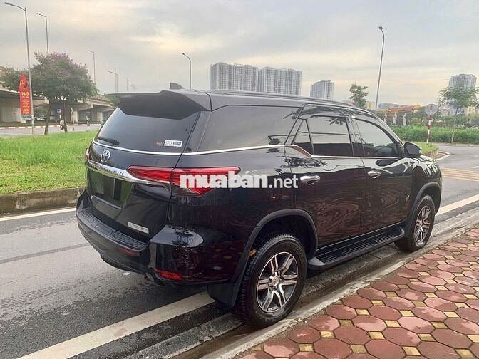 Toyota Fortuner 2021 2.4 AT Đen