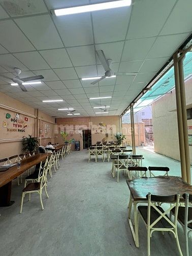 CẦN SANG CĂN TIN ĐỐI DIỆN ĐH VĂN LANG CS2