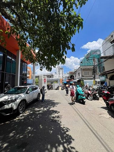 CẦN SANG CĂN TIN ĐỐI DIỆN ĐH VĂN LANG CS2