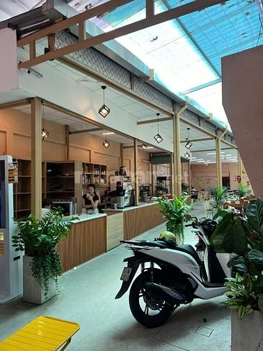 CẦN SANG CĂN TIN ĐỐI DIỆN ĐH VĂN LANG CS2