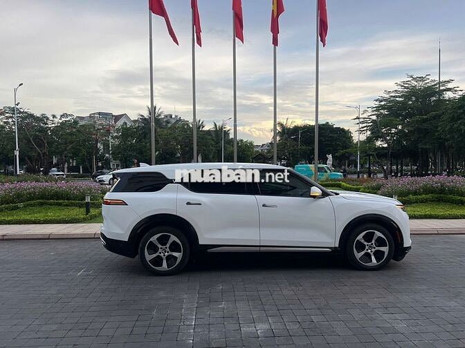 Xe điện VinFast VF9 Eco 2025 Trắng
