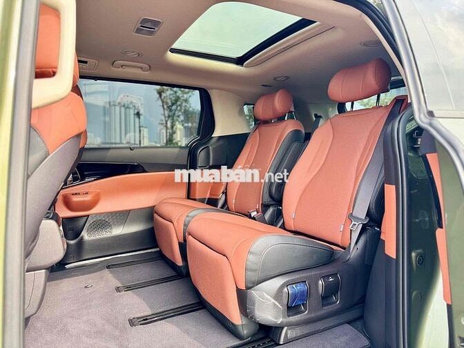 Kia Carnival Signature 2025 12000 km