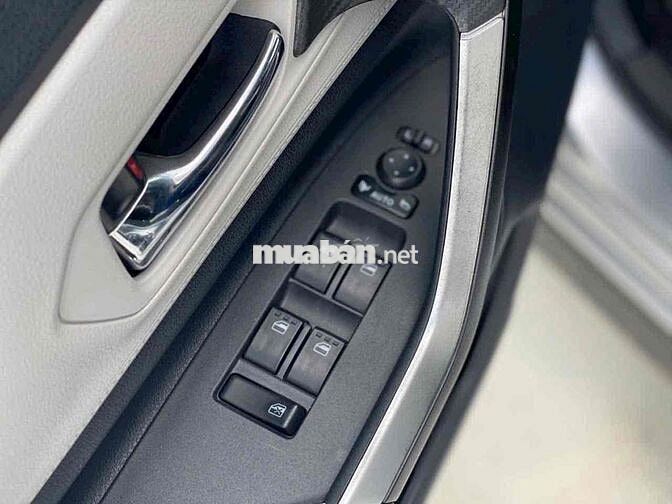 Toyota Veloz Cross Top Bạc